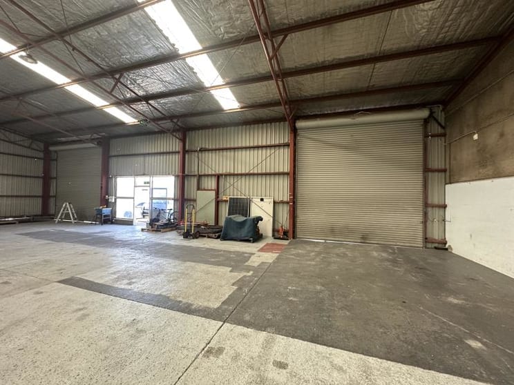 Click to view all images Unit 5/6 Sleigh Place Hume ACT 2620 - Image 3
