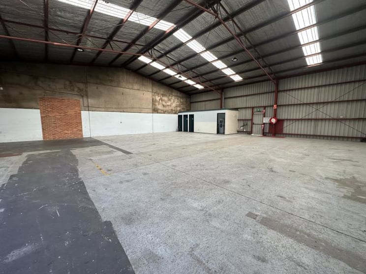 Click to view all images Unit 5/6 Sleigh Place Hume ACT 2620 - Image 2