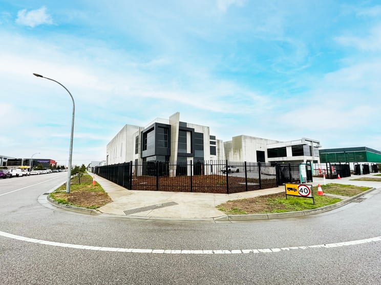Click to view all images 54 Selenium Way Clyde North VIC 3978 - Image 2
