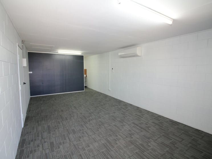 Click to view all images Unit 2/11 Yeatman Street Hyde Park QLD 4812 - Image 3