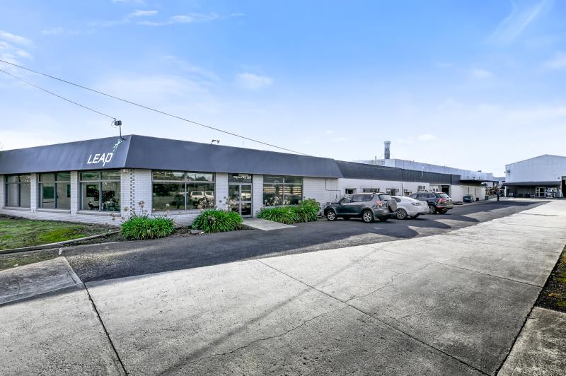 Click to view all images 95B Cheltenham Road Dandenong VIC 3175 - Image 2