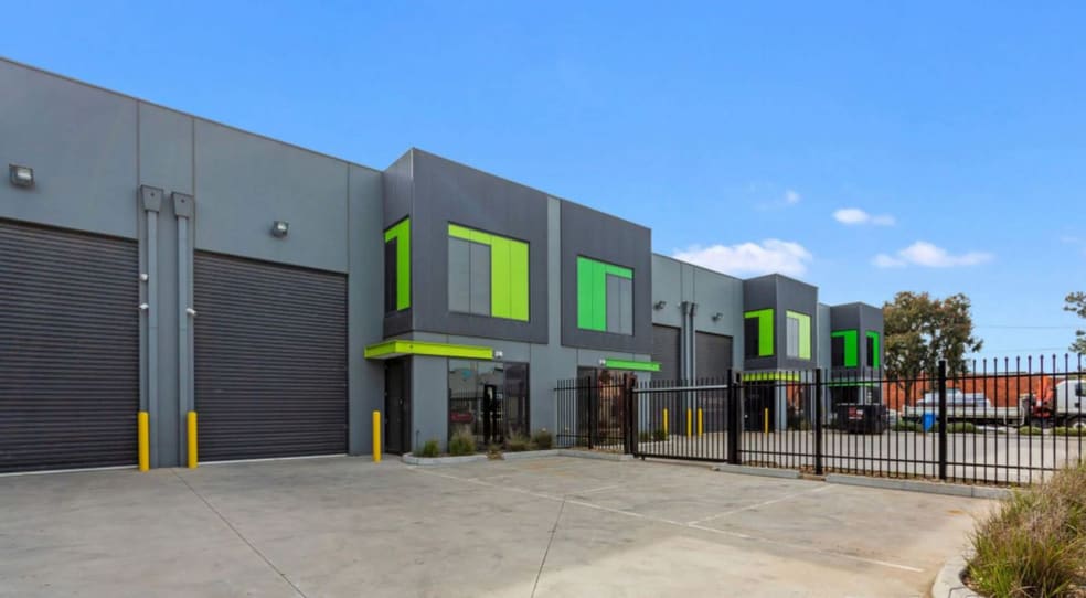 Click to view all images 4/1-5 Hamlet Street Cheltenham VIC 3192 - Image 2