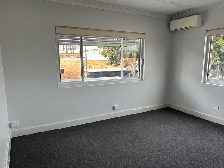 Click to view all images Suite 1/123 Bay Terrace Wynnum QLD 4178 - Image 3
