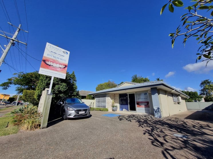 Click to view all images 30 Ashmore Rd Bundall QLD 4217 - Image 1