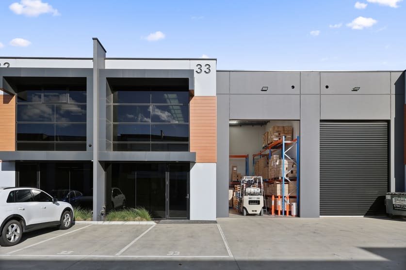 Click to view all images 33 Aspen Circuit Springvale VIC 3171 - Image 2
