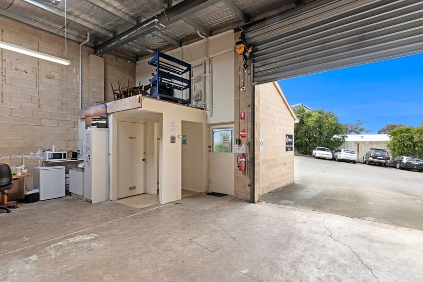 Click to view all images 5/10-12 Lambert Avenue Newtown VIC 3220 - Image 3