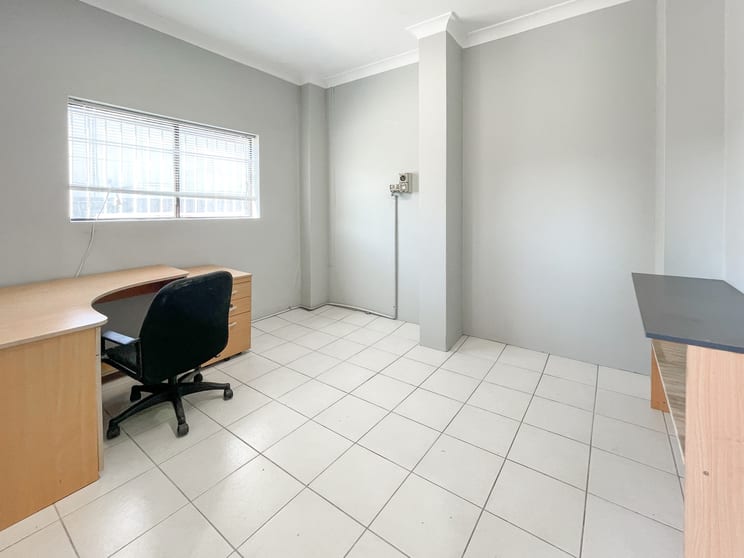 Click to view all images 2/17 Bromley Road Emu Plains NSW 2750 - Image 3
