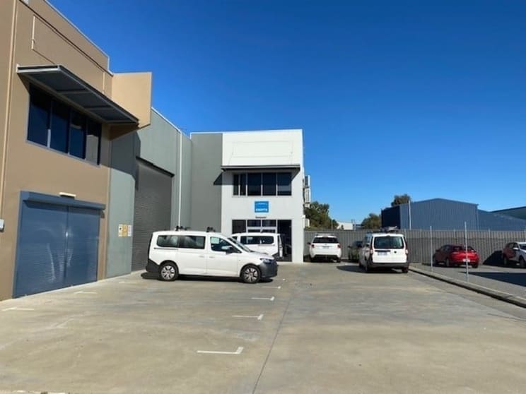 Click to view all images Unit 4/203 Star Street Welshpool WA 6106 - Image 1