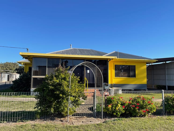 Click to view all images 221 Bridge Street Oakey QLD 4401 - Image 3