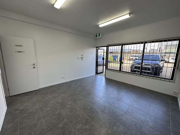Click to view all images 49 Railway Parade Rocklea QLD 4106 - Image 3