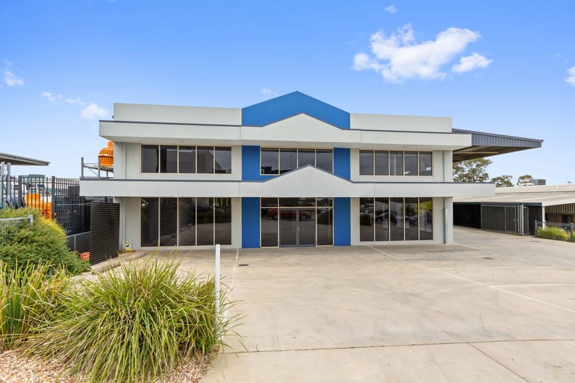 Click to view all images 10 Phillips Drive Kangaroo Flat VIC 3555 - Image 1