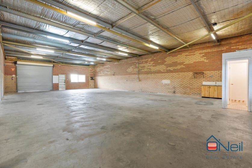 Click to view all images 2/6 Hendon Way Kelmscott WA 6111 - Image 3