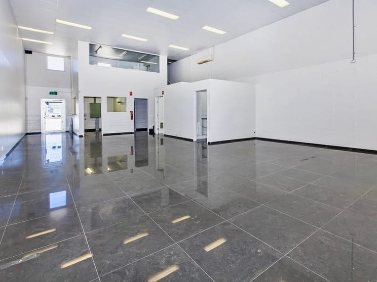 Click to view all images 4/109 Grand Plaza Drive Browns Plains QLD 4118 - Image 3