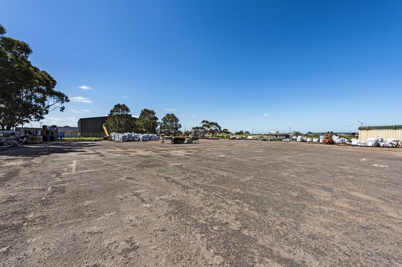 Click to view all images 2-18 Walpole Parade Norlane VIC 3214 - Image 2