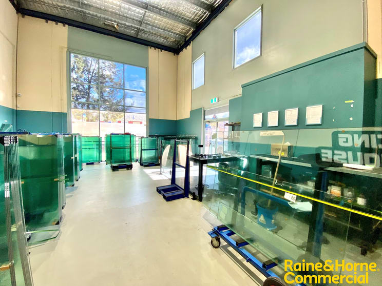 Click to view all images Unit 1, 140-142 Russell Street Emu Plains NSW 2750 - Image 2