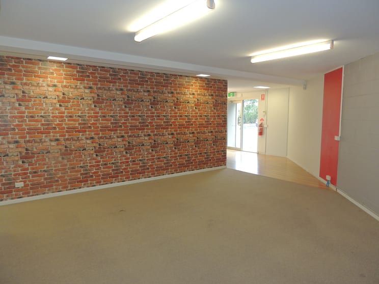 Click to view all images 2/10 Northward Street Upper Coomera QLD 4209 - Image 2