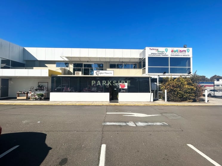 Click to view all images Edensor Park NSW 2176 - Image 1