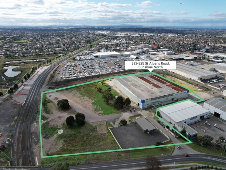 Click to view all images 323-325 St Albans Road Sunshine North VIC 3020 - Image 3