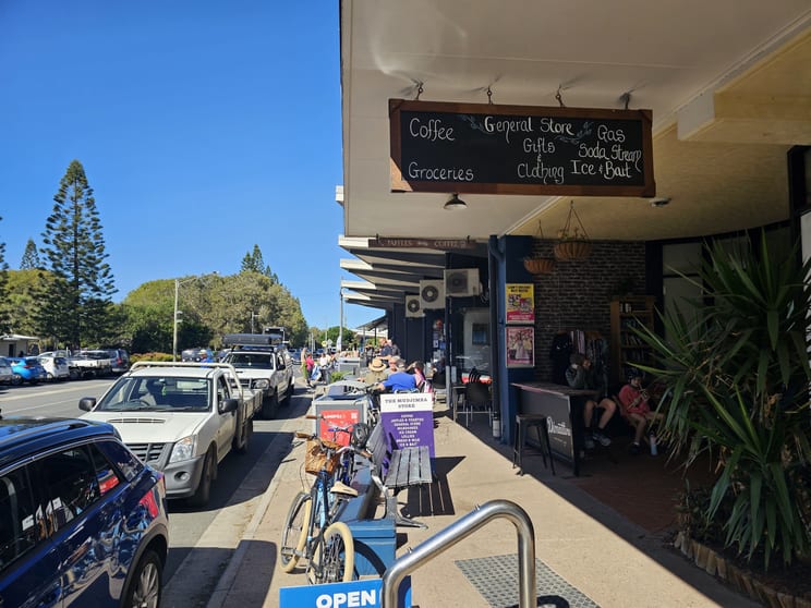 Click to view all images 1B/21 Esplanade Mudjimba QLD 4564 - Image 2