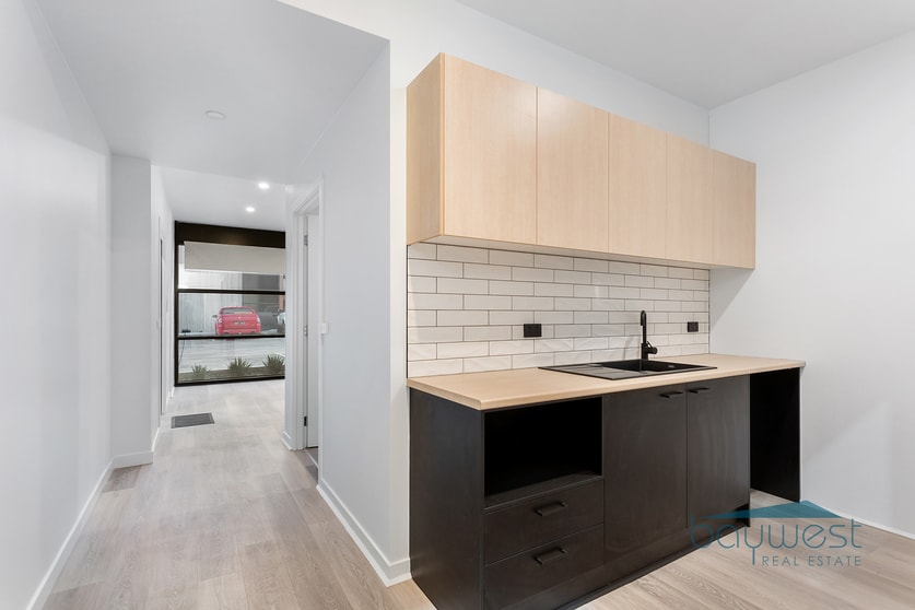Click to view all images 41 Star Point Place Hastings VIC 3915 - Image 3