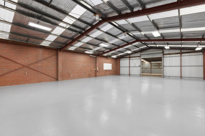 Click to view all images 21 Crows Road/21 Crows Road Belmont VIC 3216 - Image 2