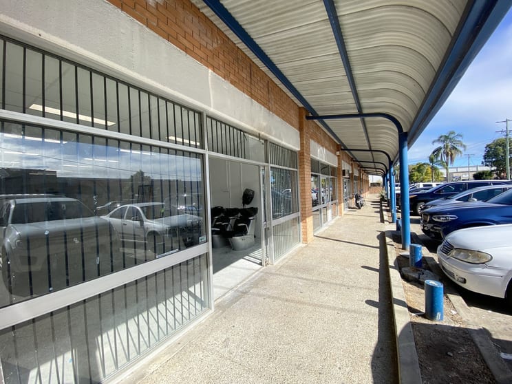 Click to view all images 1/18 Central Court Hillcrest QLD 4118 - Image 2