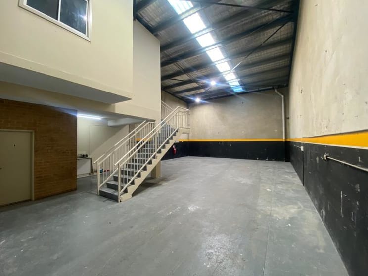 Click to view all images Unit 2/38-40 Whyalla Place Prestons NSW 2170 - Image 2