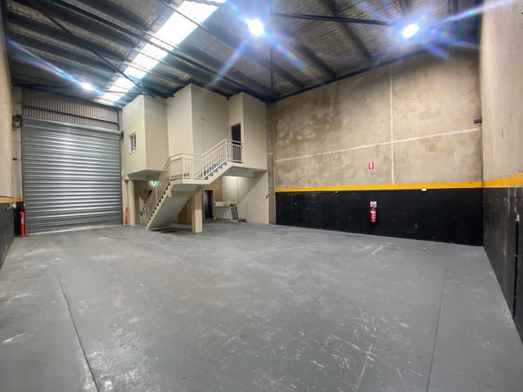 Click to view all images Unit 2/38-40 Whyalla Place Prestons NSW 2170 - Image 3