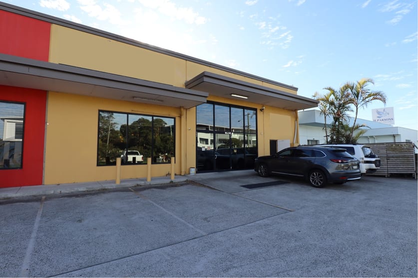 Click to view all images 2/6 - 10 Princes Highway Dapto NSW 2530 - Image 1