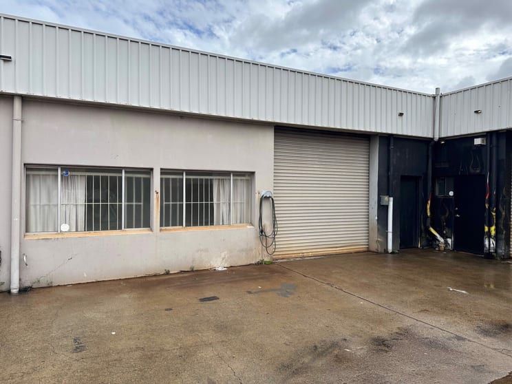 Click to view all images 2/4 Commerce Avenue Warana QLD 4575 - Image 1
