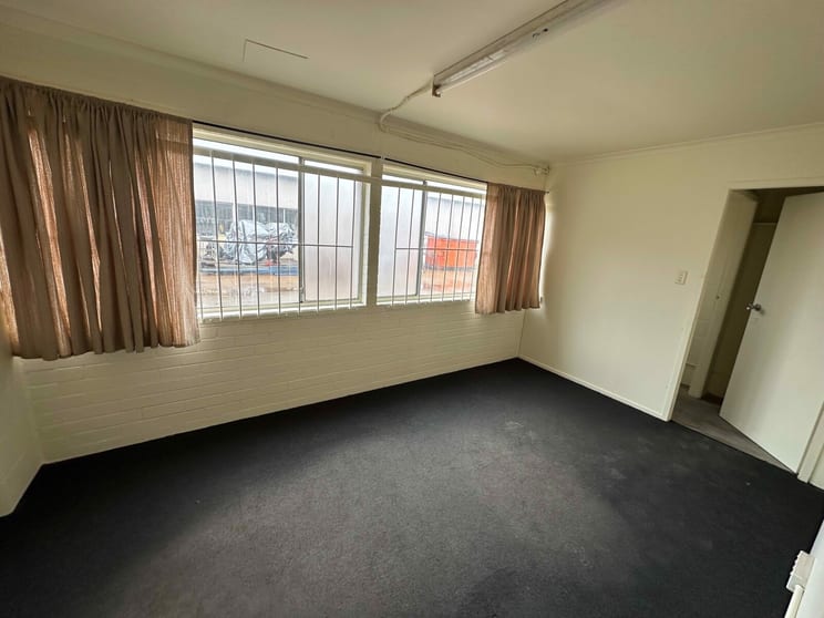 Click to view all images 2/4 Commerce Avenue Warana QLD 4575 - Image 2