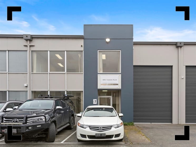 Click to view all images 7/31-37 Howleys Road Notting Hill VIC 3168 - Image 1