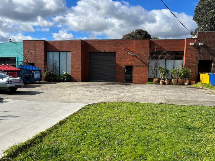 Click to view all images 18 Michellan Court Bayswater VIC 3153 - Image 1