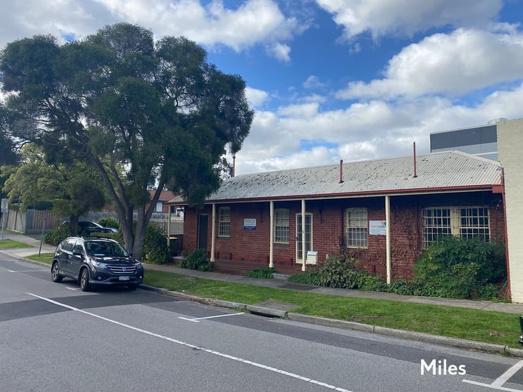 Click to view all images 1 Linton Street Ivanhoe VIC 3079 - Image 1