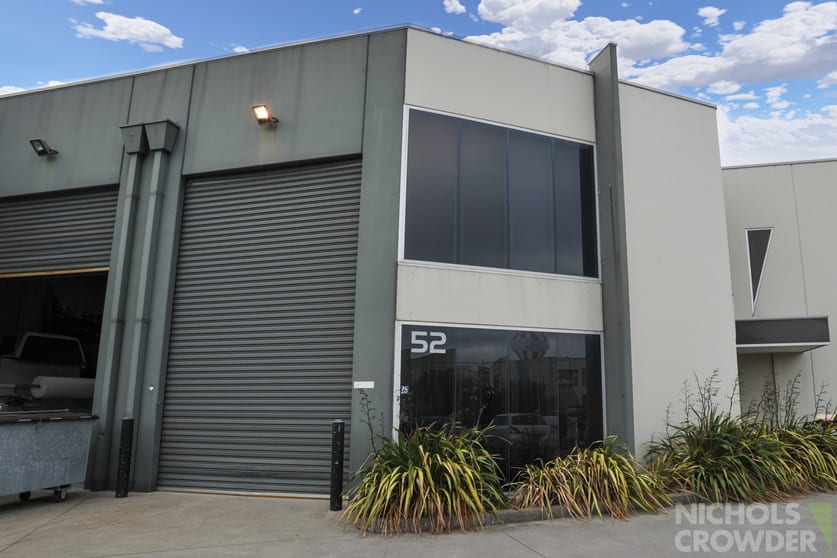Click to view all images 52 Frankston Gardens Drive Carrum Downs VIC 3201 - Image 3