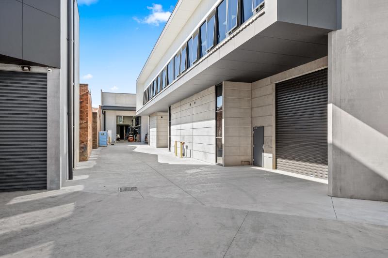 Click to view all images 5 Leedham Place Riverwood NSW 2210 - Image 2
