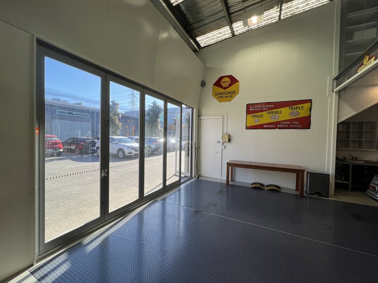 Click to view all images 8/3 Rocklea Drive Port Melbourne VIC 3207 - Image 2