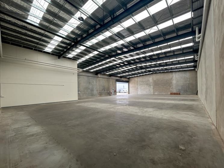 Click to view all images Unit 2, 17 Felstead Drive Truganina VIC 3029 - Image 2