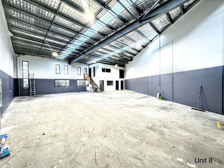 Click to view all images 8 and 9/12 Township Drive Burleigh Heads QLD 4220 - Image 2
