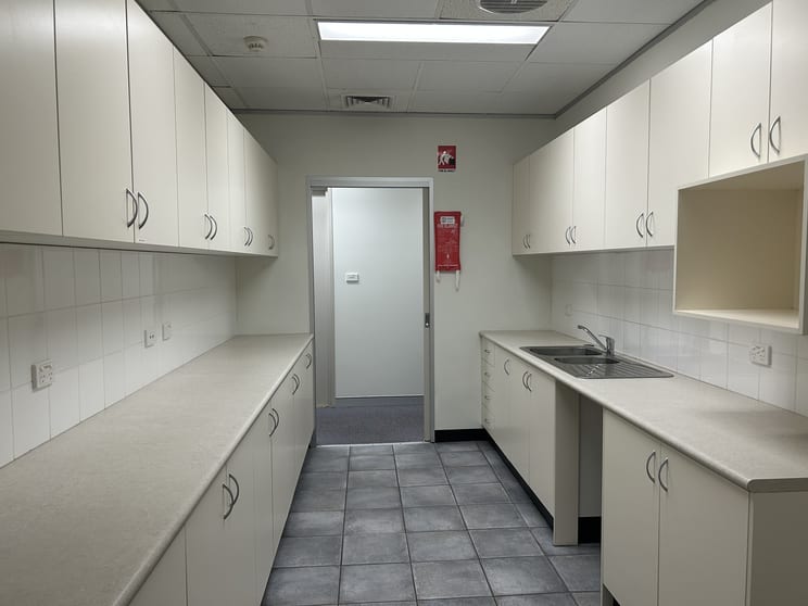 Click to view all images 3 & 4/14-16 Dundas Court Phillip ACT 2606 - Image 3