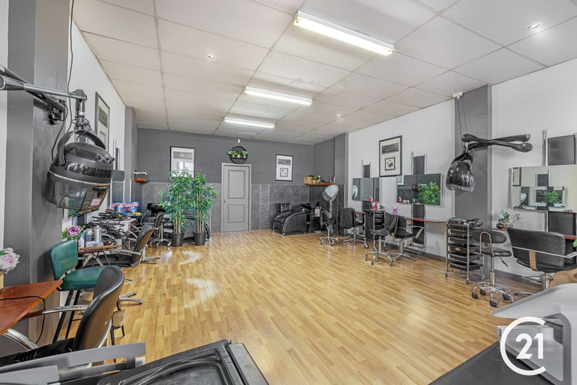 Click to view all images 49 Haverfield St Echuca VIC 3564 - Image 3