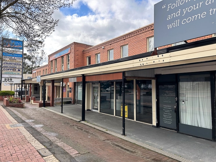 Click to view all images 223-225 Main Rd Blackwood SA 5051 - Image 2