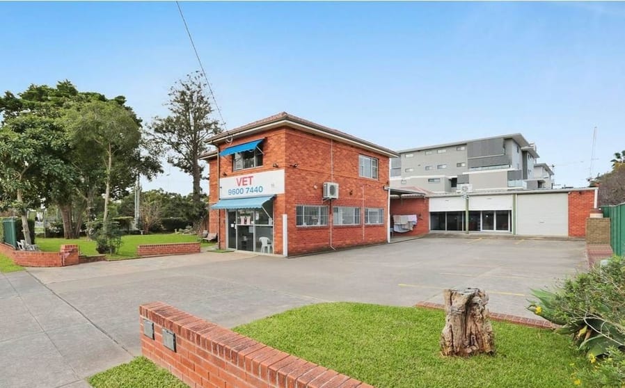 Click to view all images 2 Gill Avenue Liverpool NSW 2170 - Image 1