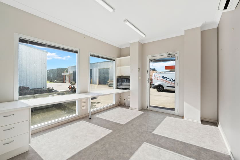 Click to view all images 4/40 Standing Drive Traralgon VIC 3844 - Image 2