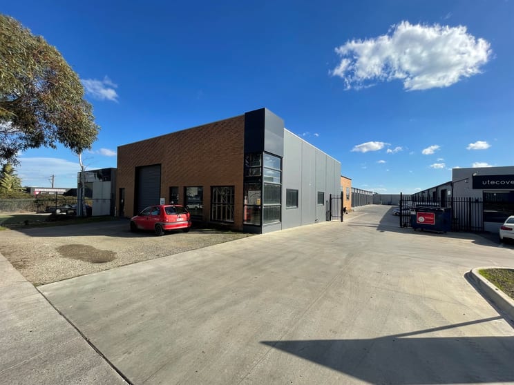 Click to view all images 12 Jersey Road Bayswater VIC 3153 - Image 1