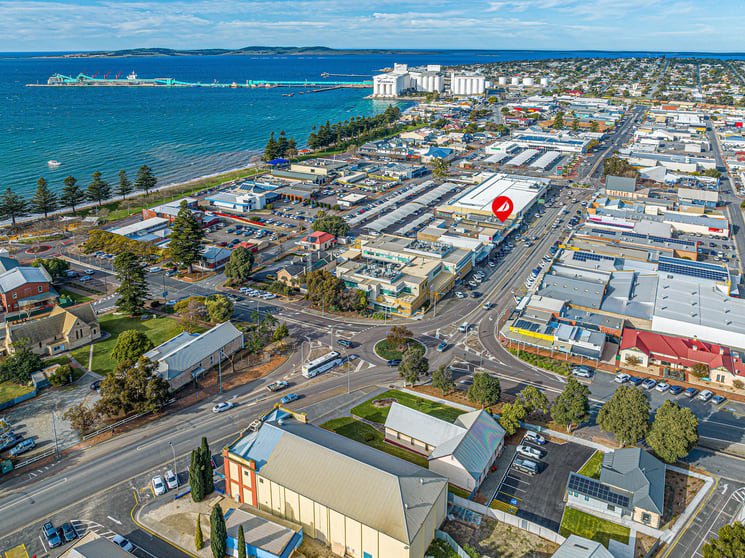 Click to view all images 23 Liverpool Street Port Lincoln SA 5606 - Image 3