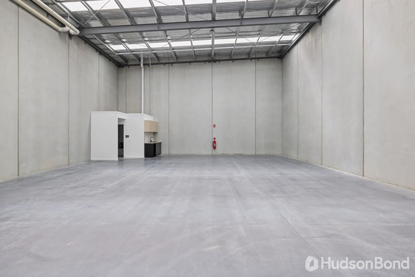 Click to view all images 31 Kiel Close Kilsyth VIC 3137 - Image 2
