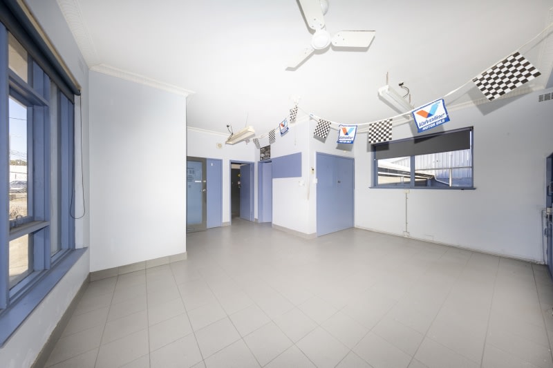 Click to view all images 4 George Street Blackburn VIC 3130 - Image 3