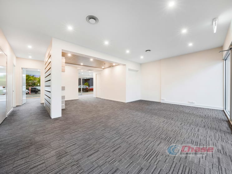 Click to view all images 1/12 Santa Barbara Road Hope Island QLD 4212 - Image 3