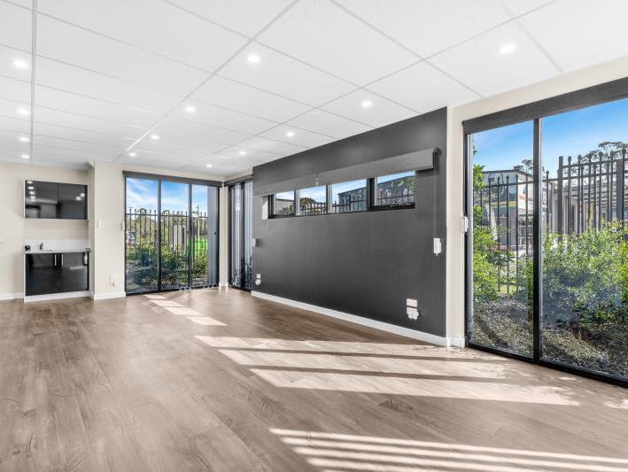 Click to view all images Unit 1/5 Cobbans Close Beresfield NSW 2322 - Image 2